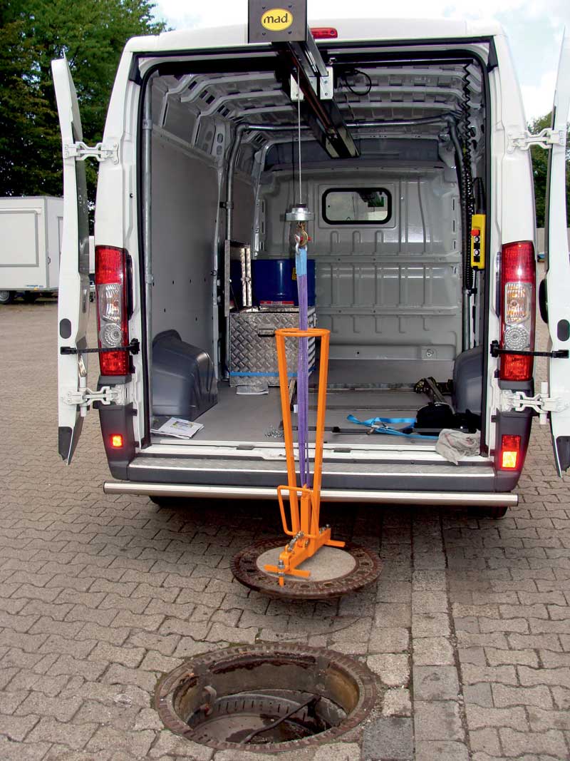 MAD EasyLoad Van crane Lifting, handling and removing drain cover