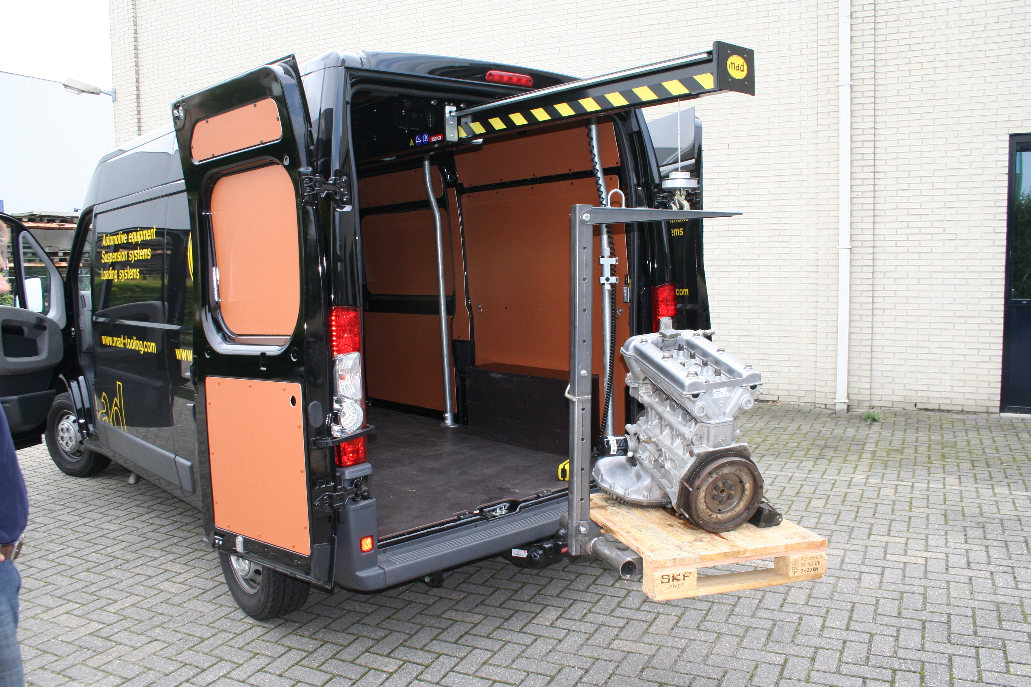 MAD EasyLoad crane for Lifting, handling and loading pallets into van